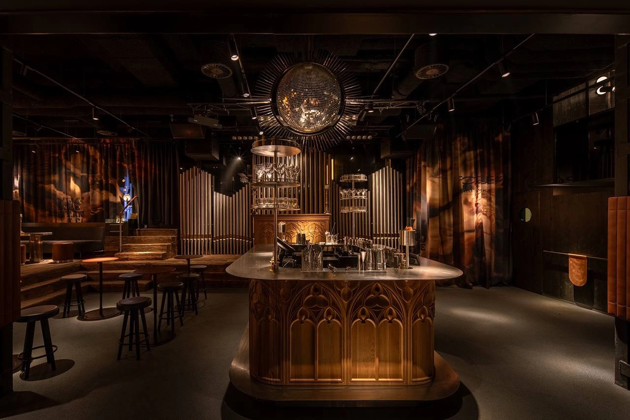 Vintage allure with retro charm in Dubai's Bar Interior Design.